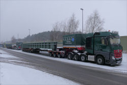 Elos Spedition 2x MB 4158 Actros Titan mit Br�cken f�r die Schanzenstra�e in HamburgElos Spedition 2x MB 4158 Actros Titan mit Br�cken f�r die Schanzenstra�e in Hamburg
