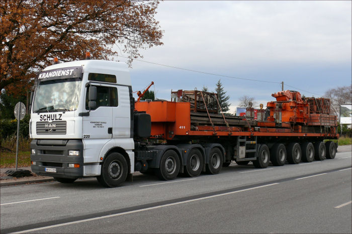 Krandienst Schulz, Ballasttransport LTM 1400, MAN 41.530. Herbst 2006, Bilbrook Borsigstra�e