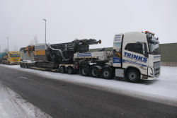 Trinks Volvo FH 05 mit Goldhofer 2/4 Tieflader und Liebherr LRB 23