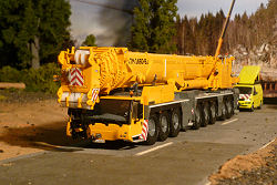 Liebherr LTM 1650-8.1 Werksfarben Mit T5 Ausleger - Transportstellung in 1/50