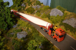 Finn Hansen, Scania R 500 Bordkranwagen mit Rotorblatttransport, Sommer 2014