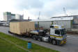 Transport einer 57 t schweren Überssekiste mit Pressenteilen für den Export