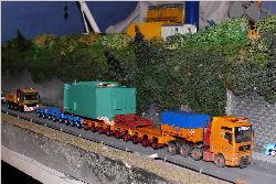 Transport eines 200 t Pressents�nders durch Bautrans in 1/87, M�rz 2007