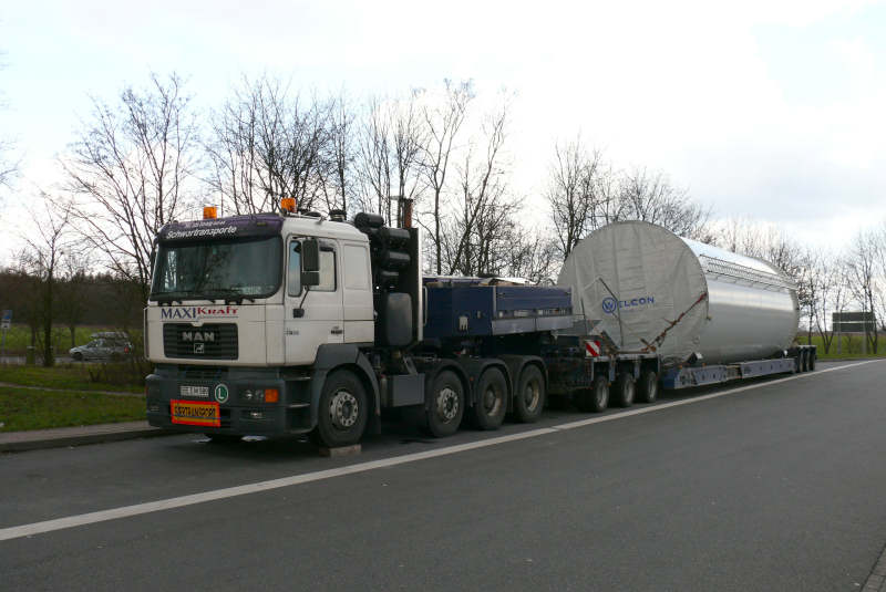 Transport eines Windenergie Anlagen Tumteiles, März 2007