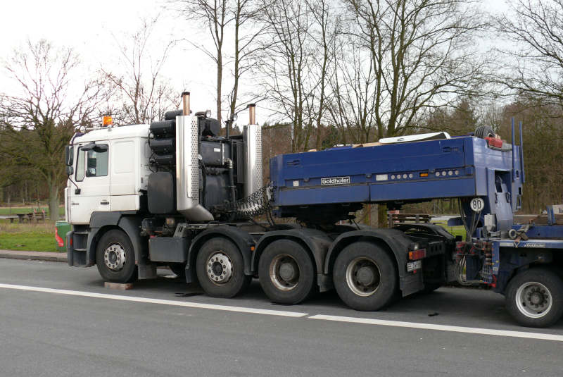 Transport eines Windenergie Anlagen Tumteiles, März 2007