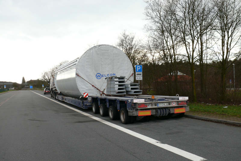 Transport eines Windenergie Anlagen Tumteiles, März 2007