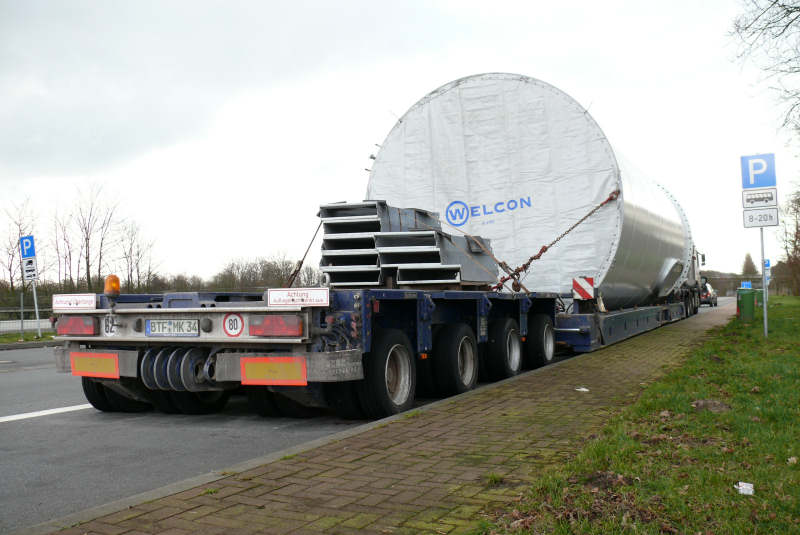 Transport eines Windenergie Anlagen Tumteiles, März 2007