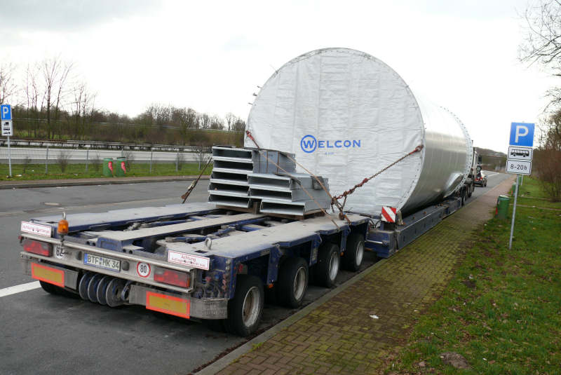 Transport eines Windenergie Anlagen Tumteiles, März 2007