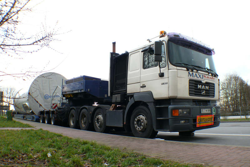 Transport eines Windenergie Anlagen Tumteiles, März 2007