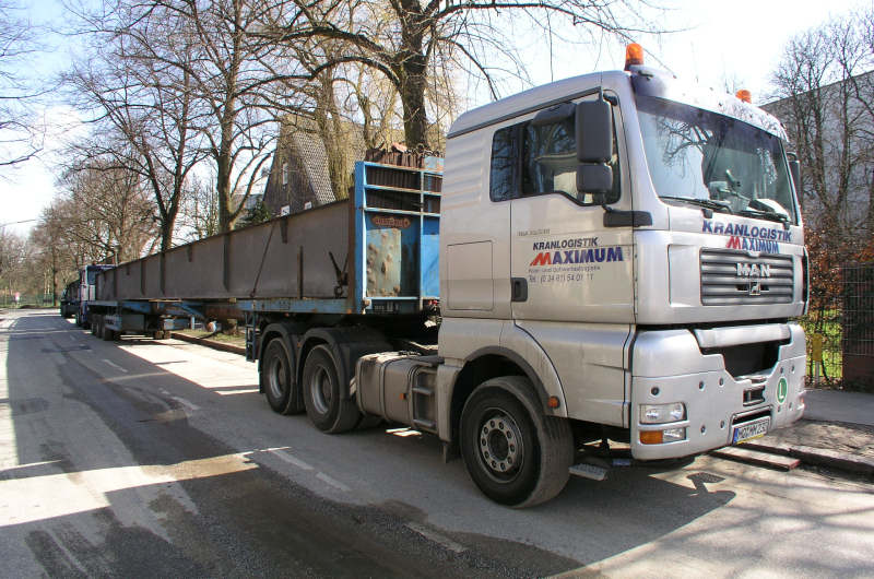 Transport von Behelfsbrücken der Deutschen Bahn