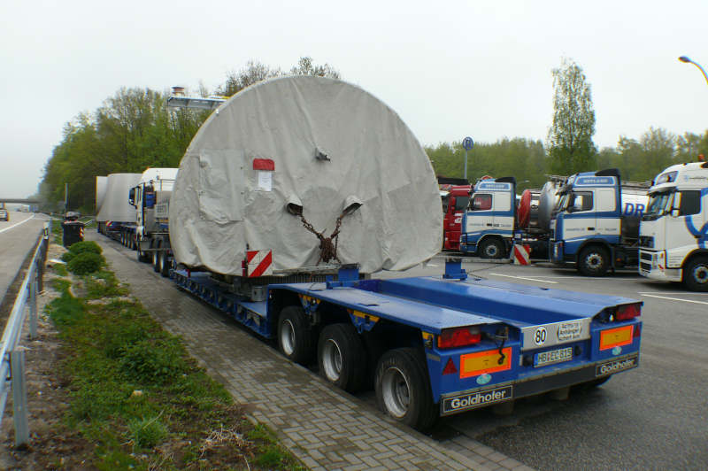 Transport einer Enercon E 82 Maschinenhaus Abdeckung, Gewicht 18 t