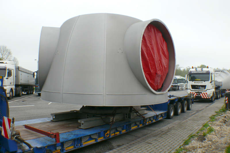 Transport einer Enercon E 82 Nabe, Gewicht 35 t
